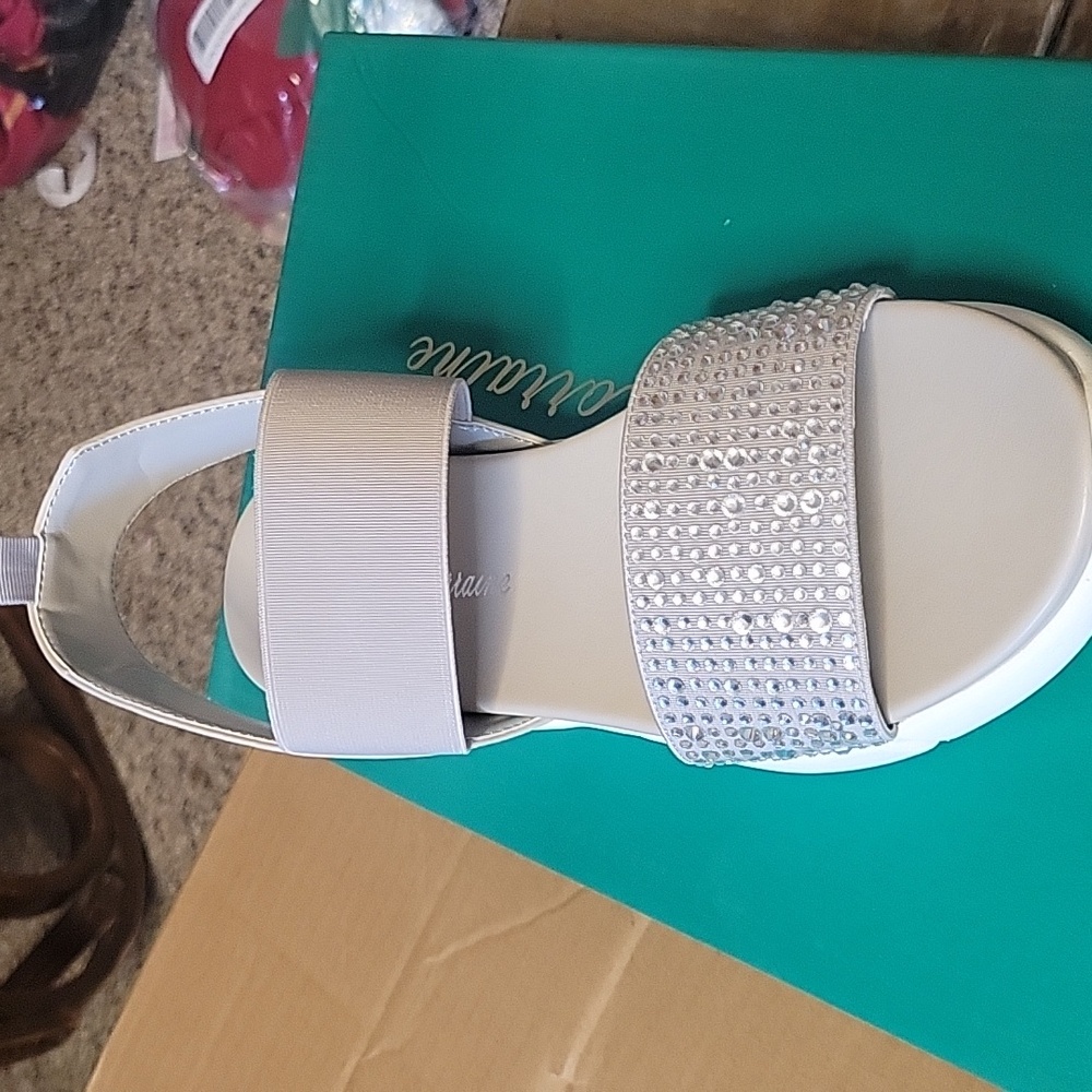 Lauren Lorraine Arrow White Sandals with Rhinestone Accents Size 7 NEW